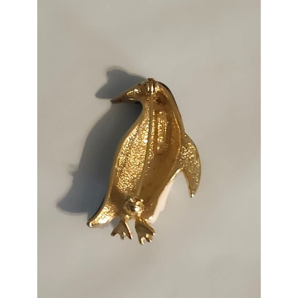 Vintage Gerry's Penguin Enamel Gold-Tone Brooch Pin - Picture 2 of 4